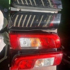 日産バンのテールランプ純正のものとカスタムのものがあります。欲しい人いますか？‼️‼️‼️