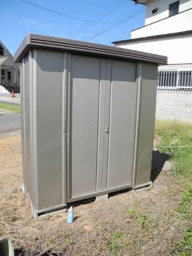 高松 雑多な物の収納に 物置 倉庫 鉄板鋼板 サンキン物置 収納棚無し 屋外使用