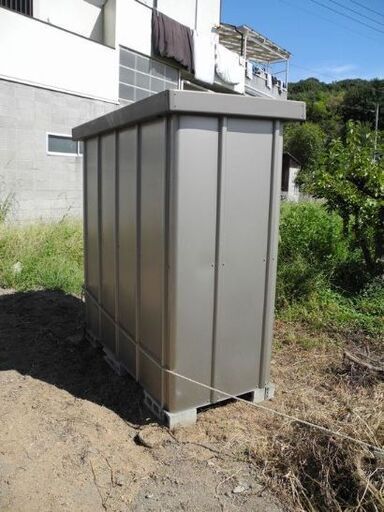 高松 雑多な物の収納に 物置 倉庫 鉄板鋼板 サンキン物置 収納棚無し 屋外使用 高松 雑多な物の収納に 物置 倉庫 鉄板鋼板 サンキン物置 収納棚無し