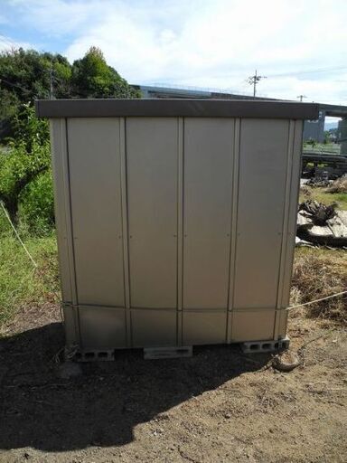 高松 雑多な物の収納に 物置 倉庫 鉄板鋼板 サンキン物置 収納棚無し  