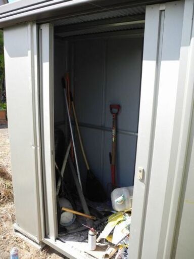 高松 雑多な物の収納に 物置 倉庫 鉄板鋼板 サンキン物置 収納棚無し 屋外使用 高松 雑多な物の収納に 物置 倉庫 鉄板鋼板 サンキン物置 収納棚無し