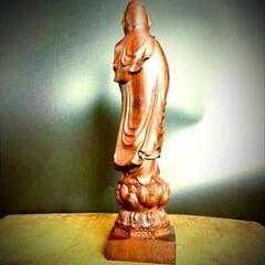 仏像 沈香木彫り 観音菩薩 観音立像 置物 精密彫刻 高さ29cm

貴重な香木に大変丁寧におられた仏様

 顔立ちが丹精で優雅な　お姿が大変上品な雰囲気を漂わせております