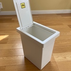IKEA ダストボックス