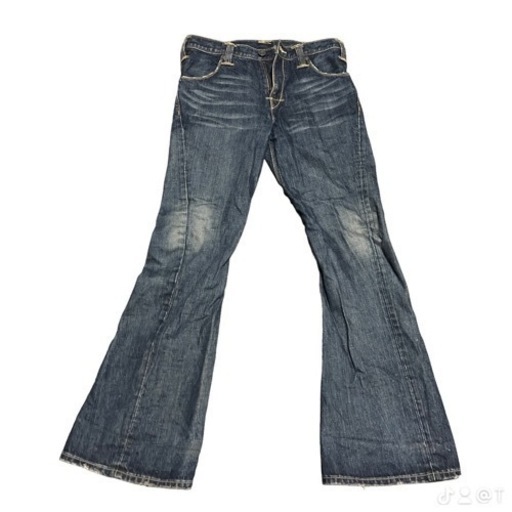 LEVI’Sフレアパンツ