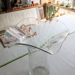 ガラスの大ぶりな花瓶
