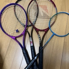 テニスラケット3本とバトミントンラケット1本
