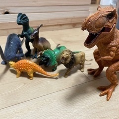恐竜おもちゃ＋ライオン