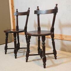 松本民芸家具のクラシックなダイニングチェア”南京小椅子”2脚セットです。ミズメザクラ無垢材を使用したクラシカルなデザインは上品で洗練された印象に♪小ぶりなフォルムはサイドチェアとしてもオススメです！！DJ115