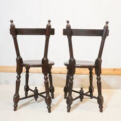 松本民芸家具のクラシックなダイニングチェア”南京小椅子”2脚セットです。ミズメザクラ無垢材を使用したクラシカルなデザインは上品で洗練された印象に♪小ぶりなフォルムはサイドチェアとしてもオススメです！！DJ115