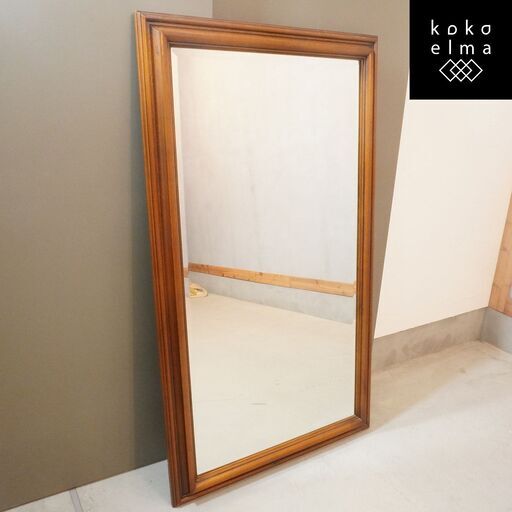 イタリアSpecchio molatoのクラシックでエレガントなウォールミラーです。アンティーク調の鏡は壁掛けでも立て掛けても使えるちょうど良いサイズ感。店舗などのアクセントにもおススメ♪DJ120