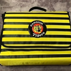 阪神タイガース　クッションバッグ