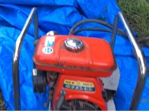 機種入れ替えの為、エンジン動噴売ります。