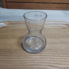 【無料】ガラスの花瓶 フラワーベース