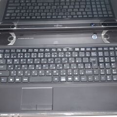 中古ノートパソコン 富士通 NH77/DD 17.3インチ windows11 core i7