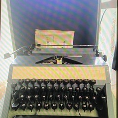 レトロ　シャビー　ビンテージ　アンティーク　キリル文字のタイプライター