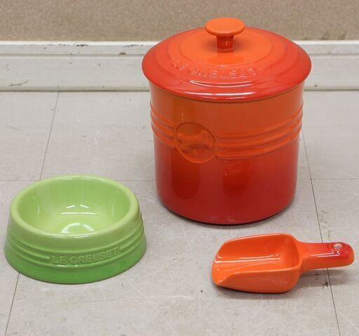 未使用 ル・クルーゼ ペットフードコンテナー オレンジ スクープ付 保存容器 LE CREUSET ペットボウル グリーン SS (E2097anxY)