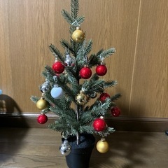 クリスマスツリー　飾り付き　