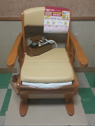 必要な方いませんか？値下げ⤵️交渉や質問など問合せお待ちしていま～す介護用品家具調トイレセレクトはねあげ/暖房便座付/安寿【未使用品】配達は要相談