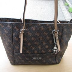 ☆ゲス GUESS 普段使いに最適なバッグ Bag 書類も収納で...