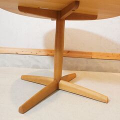 飛騨高山の家具メーカー飛騨産業(HIDA)の”侭” オーク材 ダイニングテーブルです。シンプルでナチュラルなデザインとコンパクトなサイズが魅力のラウンドテーブル。北欧スタイルや和モダンなどにも。DJ133