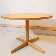 飛騨高山の家具メーカー飛騨産業(HIDA)の”侭” オーク材 ダイニングテーブルです。シンプルでナチュラルなデザインとコンパクトなサイズが魅力のラウンドテーブル。北欧スタイルや和モダンなどにも。DJ133