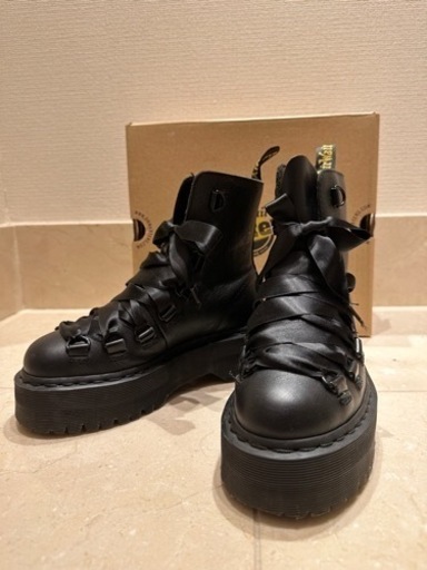 ドクターマーチン　リボンブーツ　TREVONNA PLATFORM BOOTS