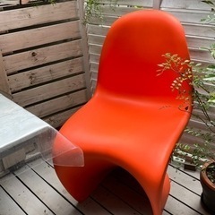 オレンジカラー椅子