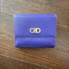 フェラガモ　紫　財布