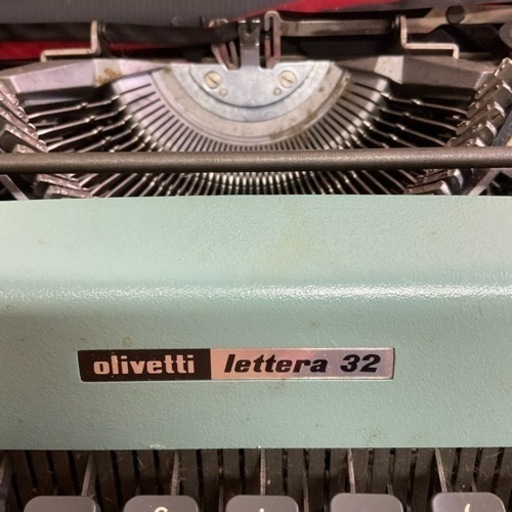 タイプライターOlivetti Lettera32 スペイン製(0211P-89) (リサイクル
