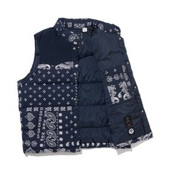 ダウンベスト、ペイズリー柄