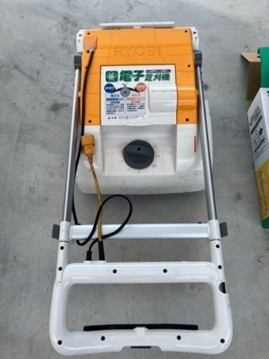 電動芝刈り機　RYOBI  手押し型　使用回数少ないです