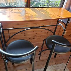 ハイテーブル（カフェテーブル）ｘ1、椅子ｘ2