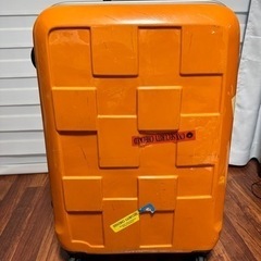大容量スーツケース　8-10泊　TSAロック付　目立つオレンジカラー