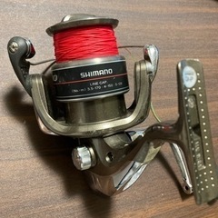 釣り　SHIMANO スピニングリール（美品）