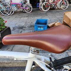 💋💋　ＷＥＥＤＢＩＫＥ　クロスバイク　フレーム　アルミ　２６インチ　７変速　白　配達可能