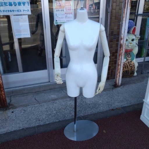 万代店　マネキン　トルソー　ディスプレイ　指·腕関節可動  高さ142㎝