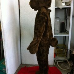 値下げ。要修理左眼ハズレ。格安中古短期使用　着ぐるみ子熊・本格イベントスーツ　「クマ・熊・くま・子熊」。 　動物・等身大　本体丈夫で、消臭・清潔な樹脂製・国産手造り品、本体スーツ、手、脚、靴セット。洗濯出来ます。 　パンダ・コアラ・トラ・ブタ・ウサギ・サル等１３種各1着先着限り。  