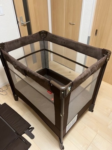 ベビーベッド、家具 Aprica