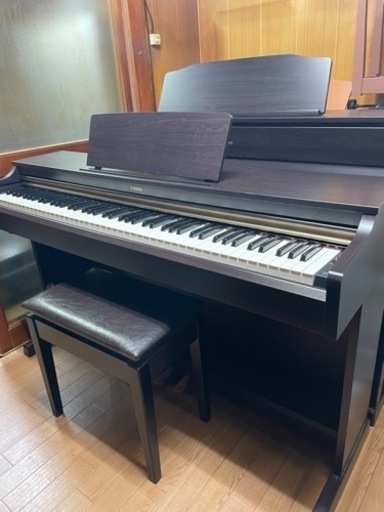 2015年式、YAMAHA YDP-162R電子ピアノ　　動作確認済み高低自在椅子、説明書付きYDP-162R ニューダークローズウッド調  。高低自在椅子付き。
