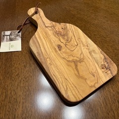 定価4,100円　オリーブの木　ハンドメイド　まな板　イタリア製