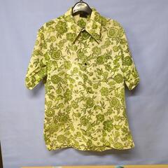 プリント半袖シャツ　花柄緑　Ｌサイズです