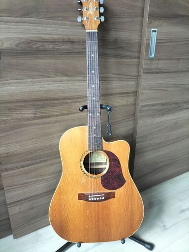 弦楽器、ギター Maton em325c