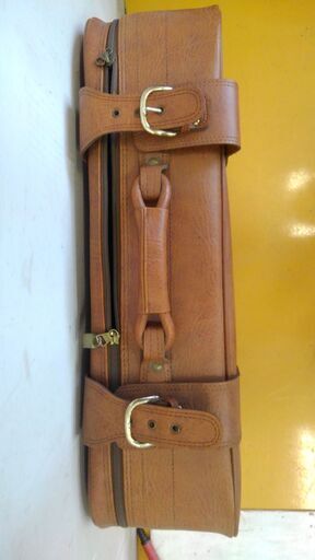 値下げ。格安中古仮装衣装　フーテンの寅さん風　鞄・スーツケース茶、スーツ茶上下、ラクダシャツ、腹巻、股引、お守り、雪駄履物、帽子ハット、８点セット。全て鞄に入ります。１セット限りです。 値下げ。格安中古仮装衣装 フーテンの寅さん風 鞄・スーツケース茶