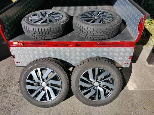 お取引中ダイハツトールアルミホイール付きスタッドレスタイヤ冬タイヤ  