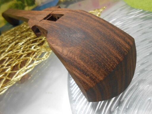 B現品販売24.980円 新品未使用 沖縄三線専用 未塗装紫檀棹 実作へ挑戦