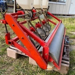 トラクター用播種機サンシーダー稲、麦、他小粒種子同時に全面鎮圧 