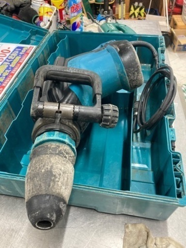中古品 □ makita 電動ハンマ HM1213C □ K □ IT767V3FURCW