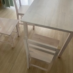 テーブル、椅子×4（バラ売り不可）