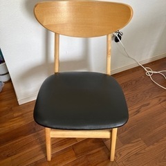 テーブル、椅子 四脚のセット