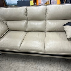 J2764 【値下げ！】ニトリ NITORI  本革 レザー3人掛けソファ ロゾ4 モダンデザインソファ 3人掛けセミハイバックソファ クリーニング済み 新品参考価格116,100円